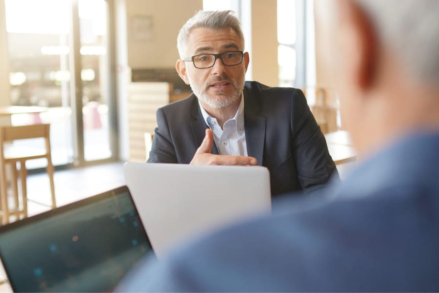 Coaching feedback loop: Business professional discussing performance feedback during a one-to-one coaching meeting